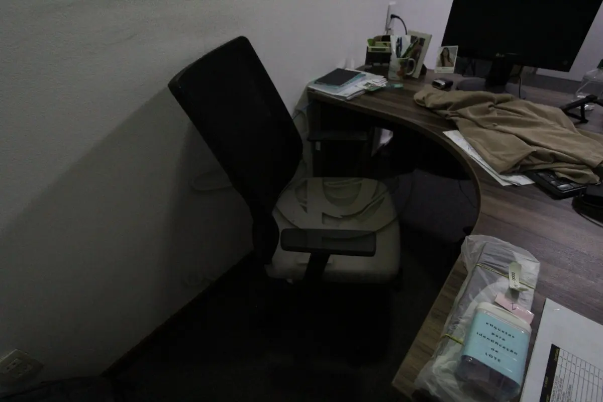 LOTE 0002 - MÓVEL DE ESCRITÓRIO