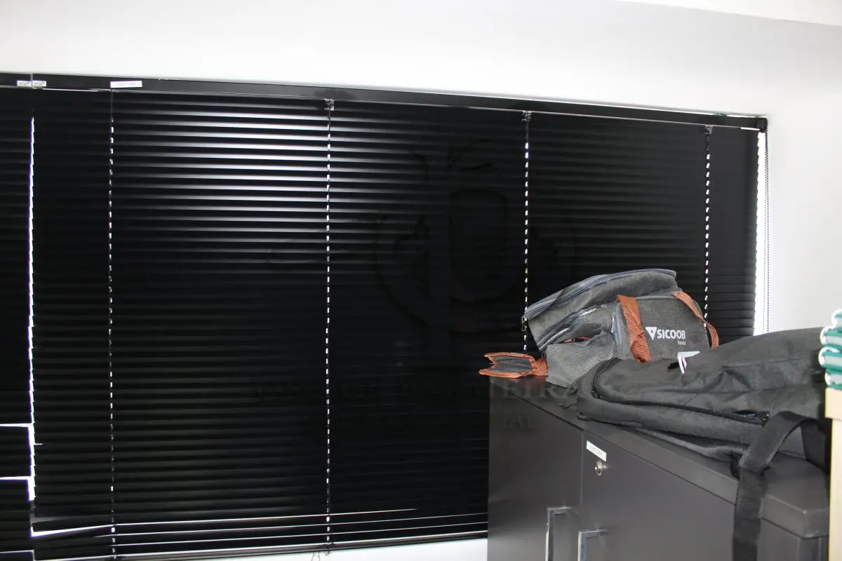 LOTE 0244 - PERSIANA