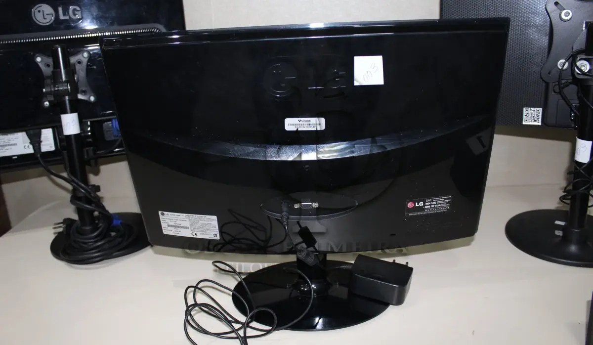 LOTE 003 - CONJUNTO MONITORES