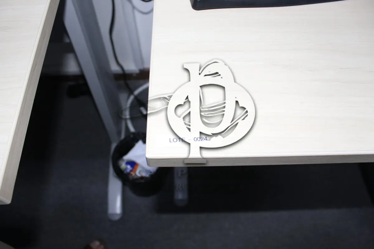 LOTE 0024 - MÓVEL DE ESCRITÓRIO