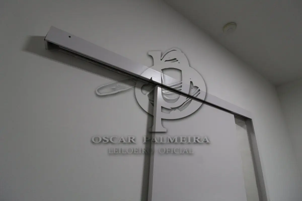 LOTE 0006 - DIVISÓRIA DE ESCRITÓRIO