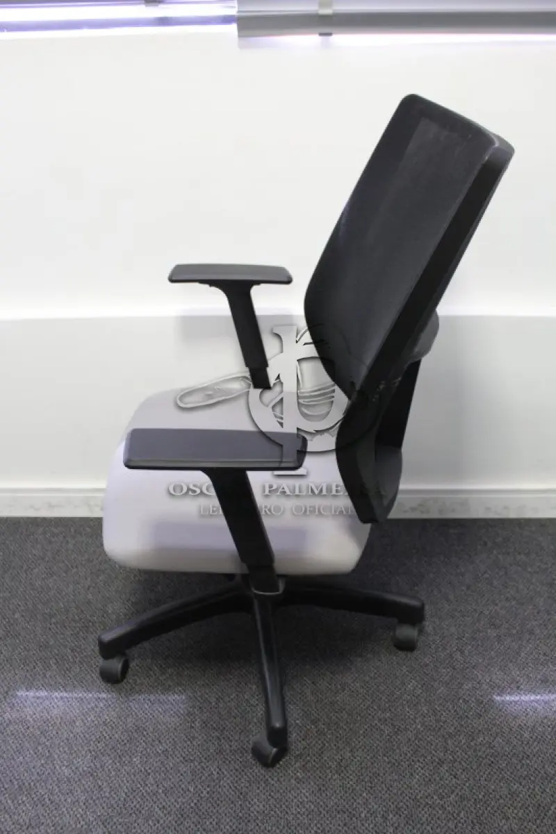 LOTE 0123 - MÓVEL DE ESCRITÓRIO