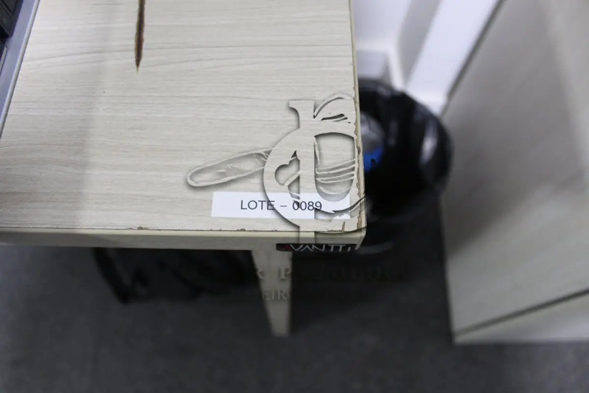 LOTE 0089 - MÓVEL DE ESCRITÓRIO