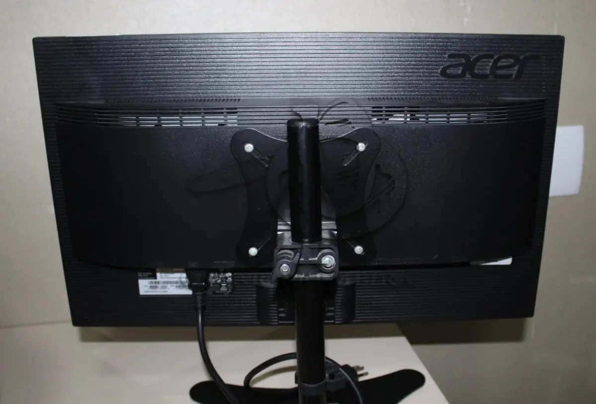 LOTE 020 - CONJUNTO MONITORES