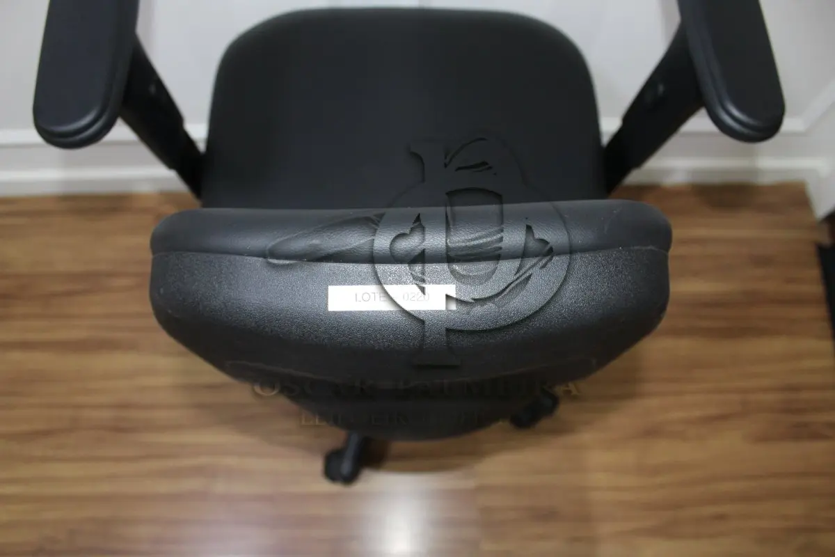 LOTE 0220 - MÓVEL DE ESCRITÓRIO