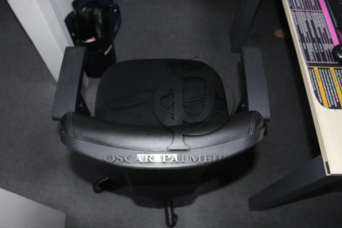 LOTE 0018 - MÓVEL DE ESCRITÓRIO