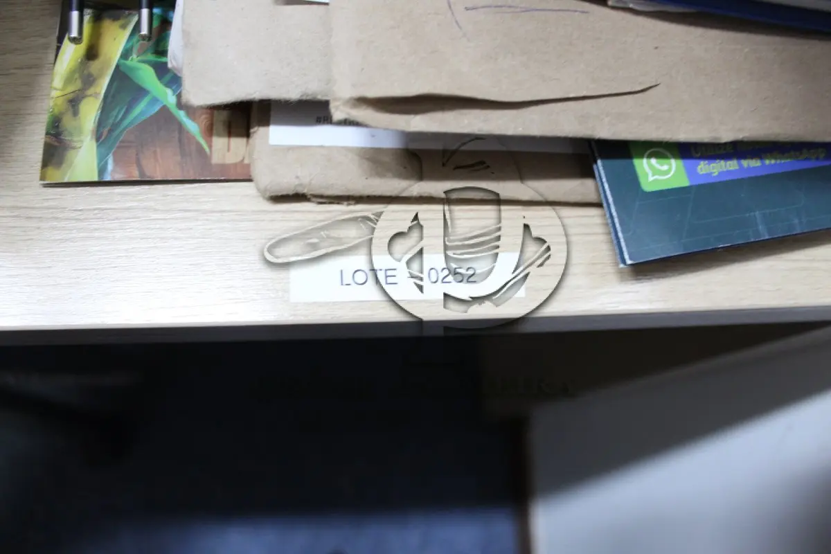 LOTE 0252 - MÓVEL DE ESCRITÓRIO