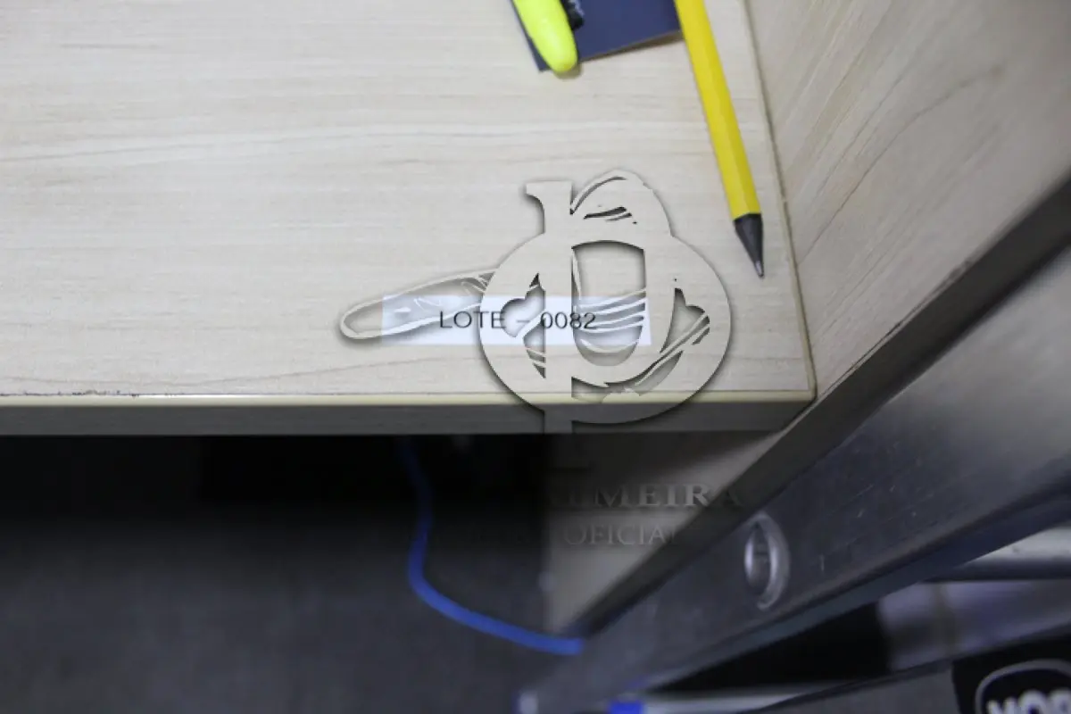 LOTE 0082 - MÓVEL DE ESCRITÓRIO