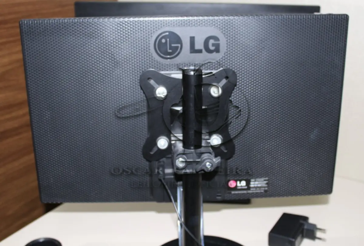 LOTE 022 - CONJUNTO MONITORES