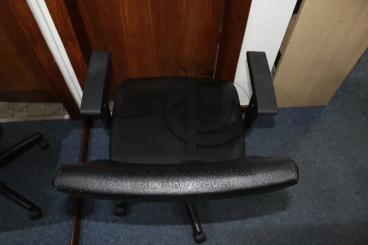 LOTE 0231 - MÓVEL DE ESCRITÓRIO