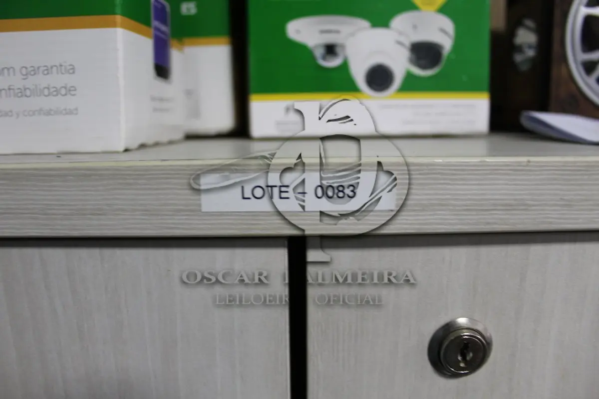 LOTE 0083 - MÓVEL DE ESCRITÓRIO