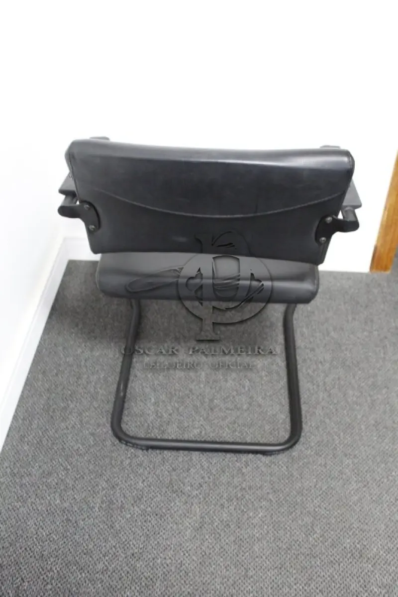 LOTE 0131 - MÓVEL DE ESCRITÓRIO