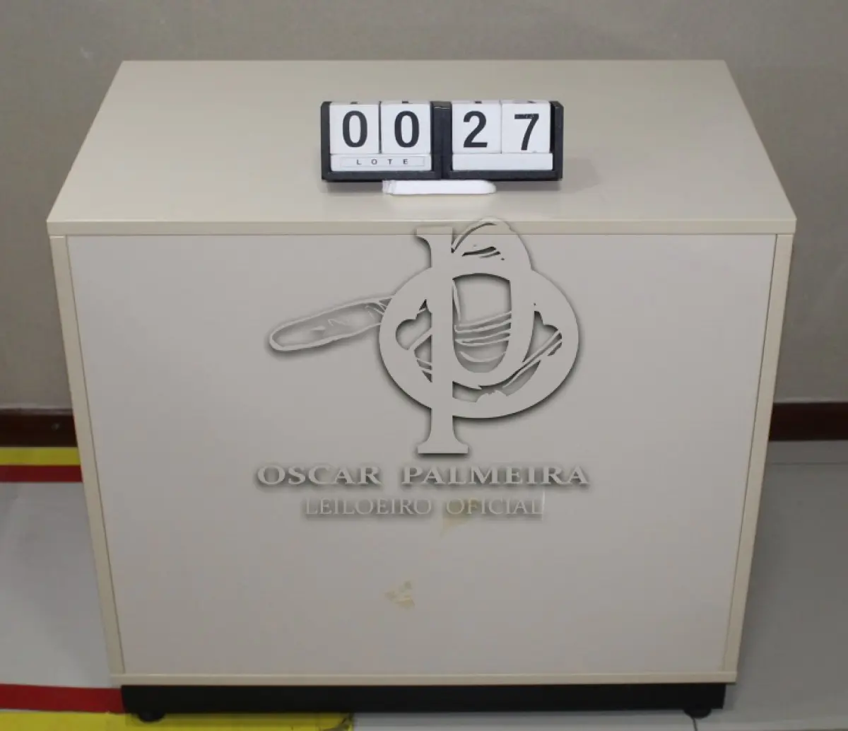 LOTE 027 - ARMÁRIO BAIXO DUAS PORTAS