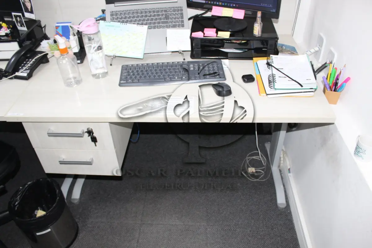 LOTE 0070 - MÓVEL DE ESCRITÓRIO