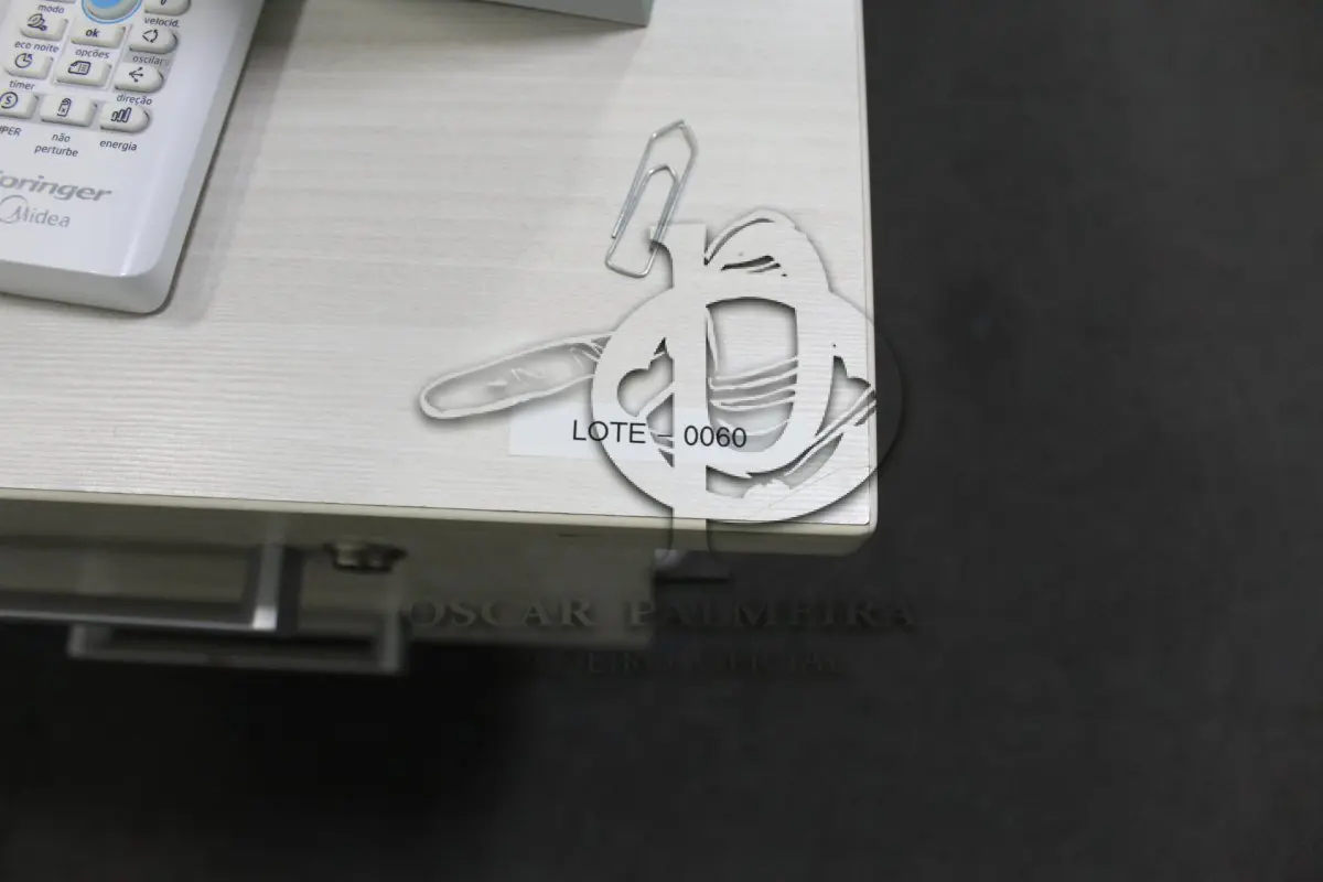 LOTE 0060 - MÓVEL DE ESCRITÓRIO