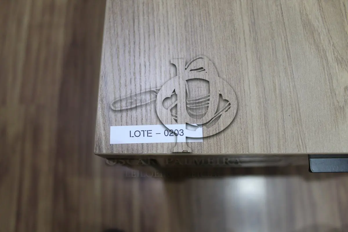 LOTE 0203 - MÓVEL DE ESCRITÓRIO