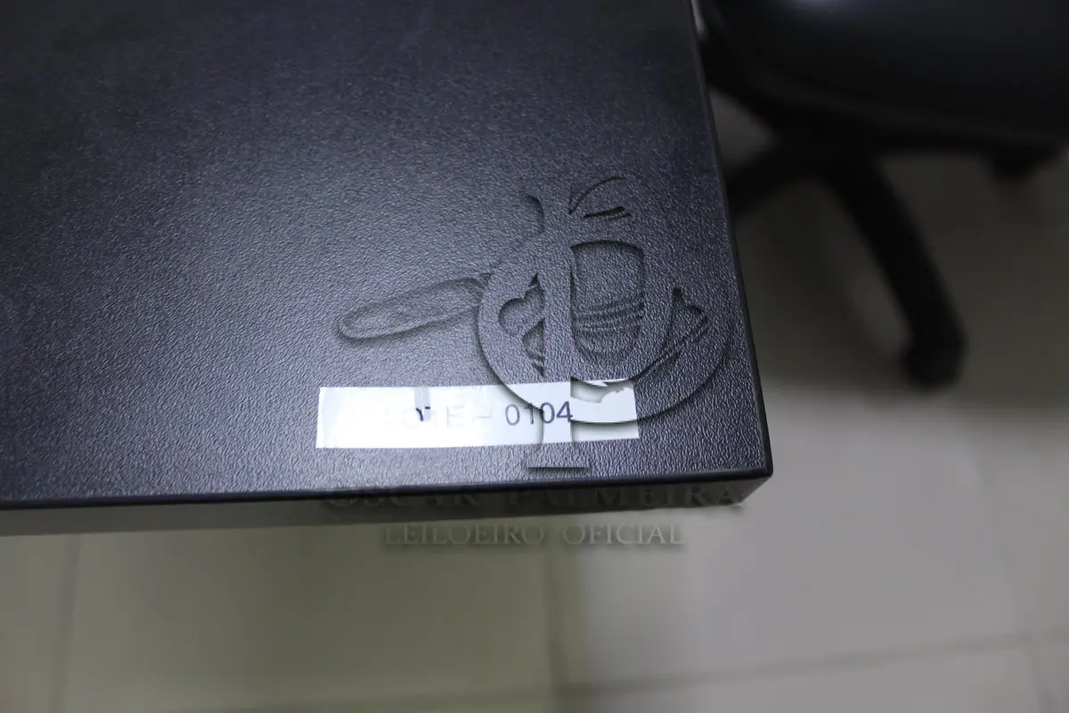 LOTE 0104 - MÓVEL DE ESCRITÓRIO