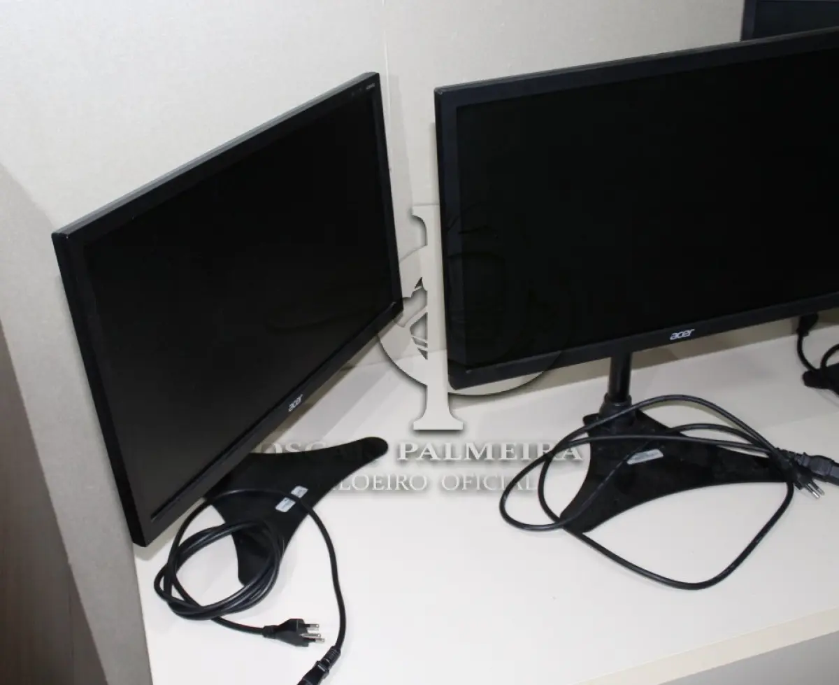 LOTE 002 - CONJUNTO MONITORES