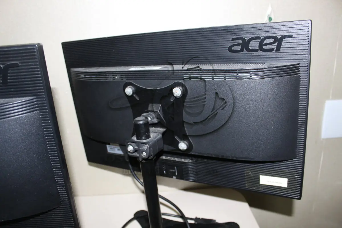 LOTE 002 - CONJUNTO MONITORES