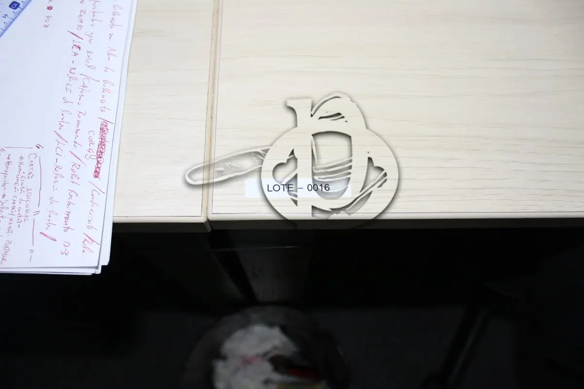 LOTE 0016 - MÓVEL DE ESCRITÓRIO