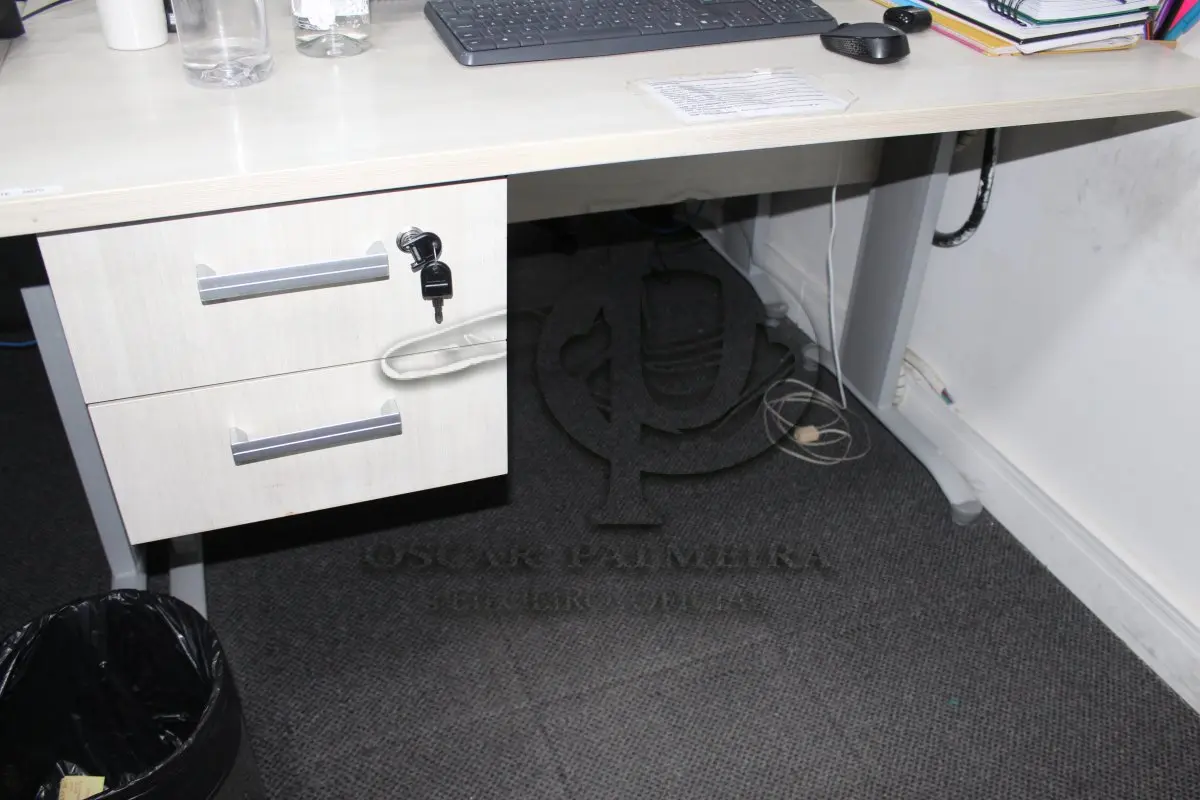 LOTE 0070 - MÓVEL DE ESCRITÓRIO