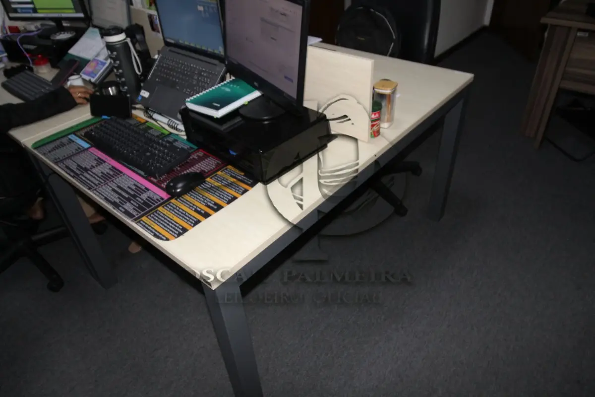 LOTE 0010 - MÓVEL DE ESCRITÓRIO