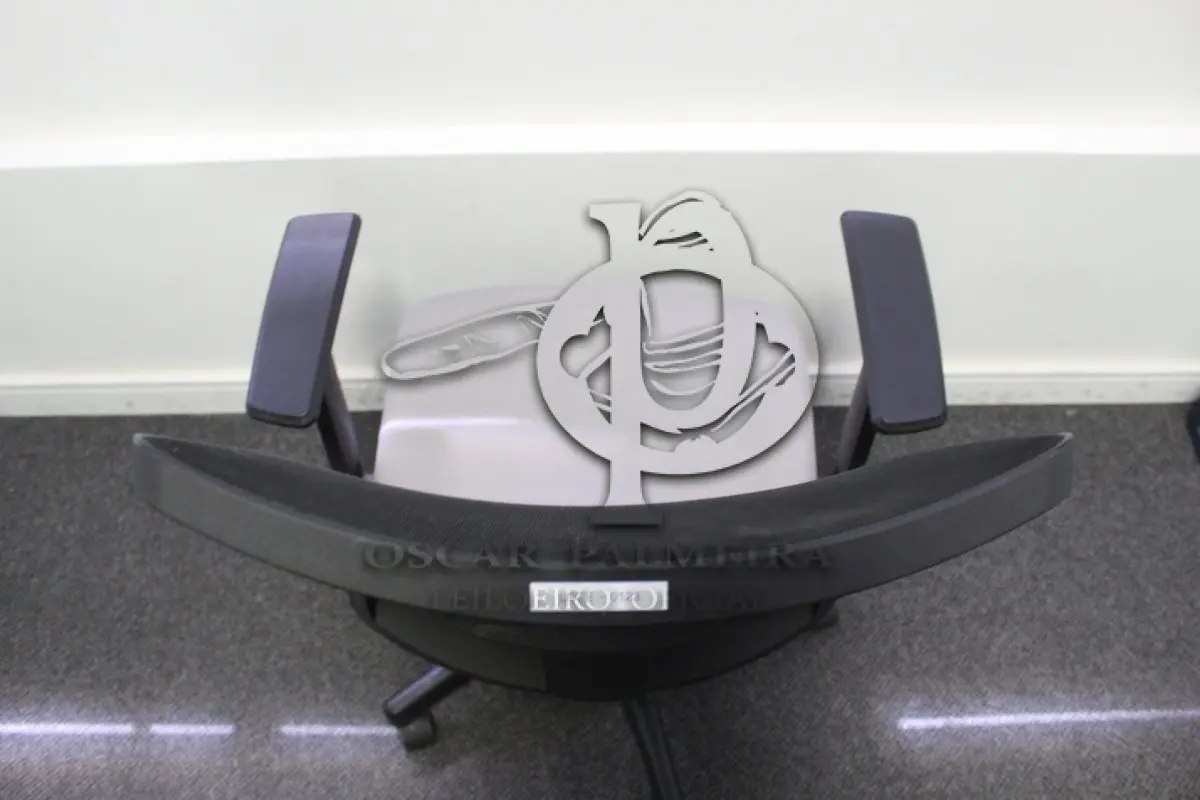 LOTE 0123 - MÓVEL DE ESCRITÓRIO