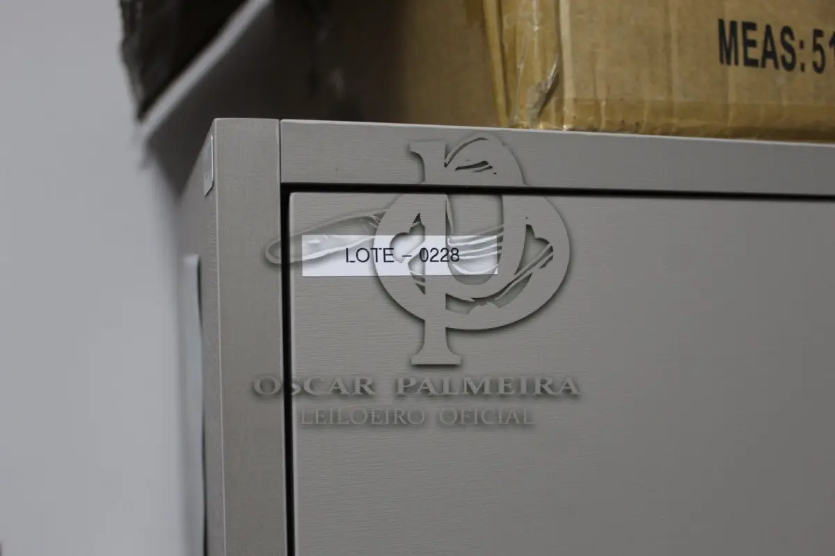 LOTE 0228 - MÓVEL DE ESCRITÓRIO