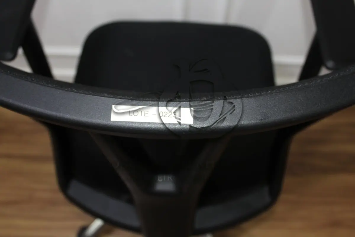 LOTE 0223 - MÓVEL DE ESCRITÓRIO