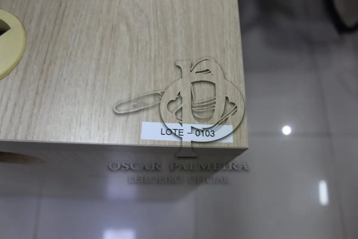 LOTE 0103 - MÓVEL DE ESCRITÓRIO