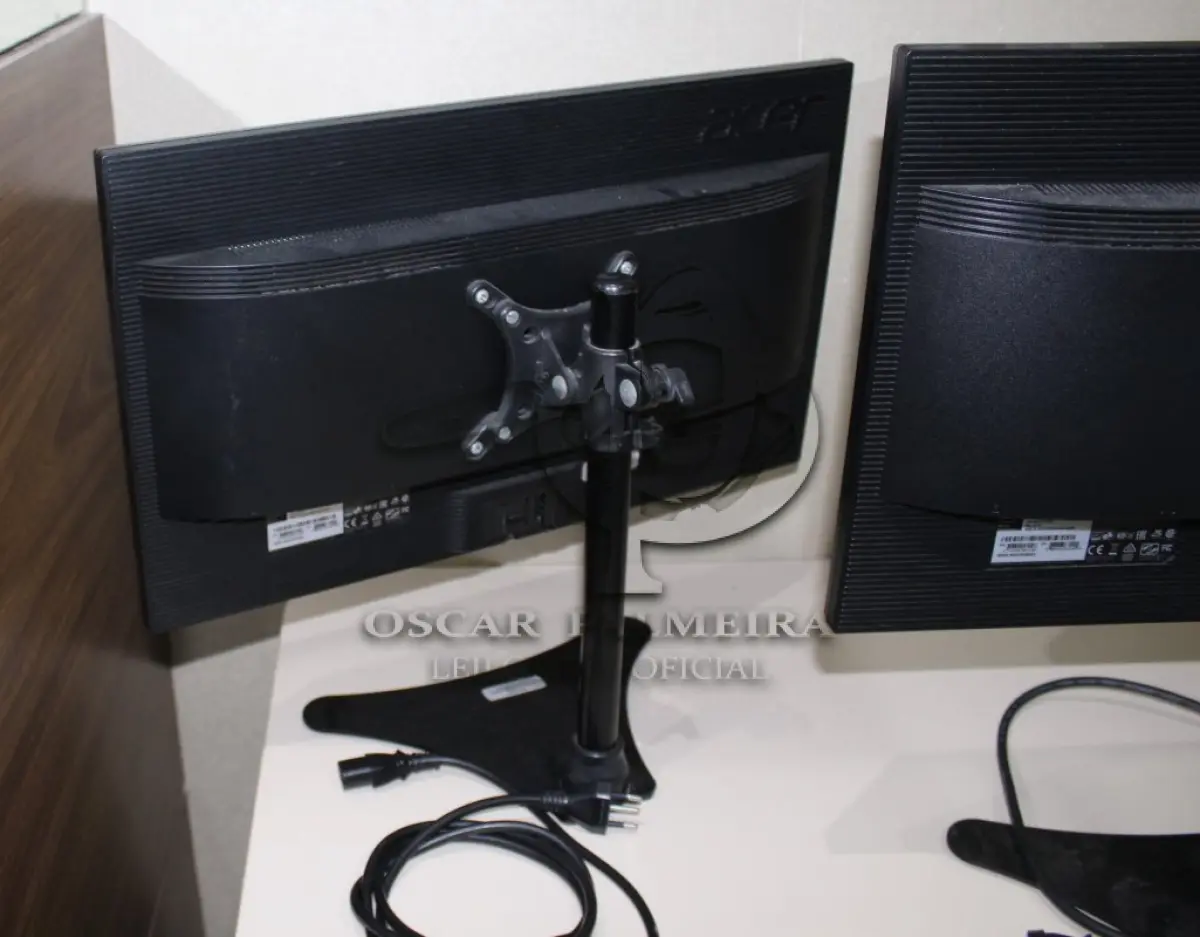 LOTE 002 - CONJUNTO MONITORES