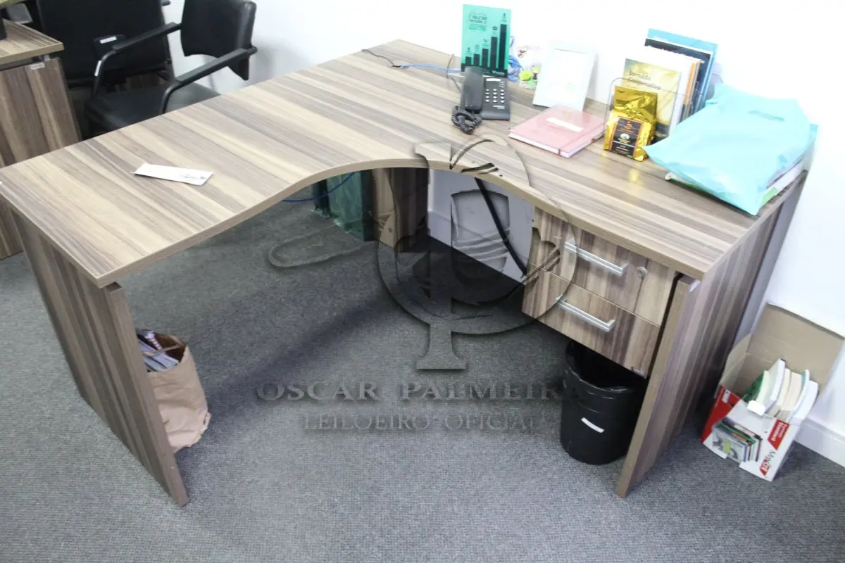 LOTE 0130 - MÓVEL DE ESCRITÓRIO