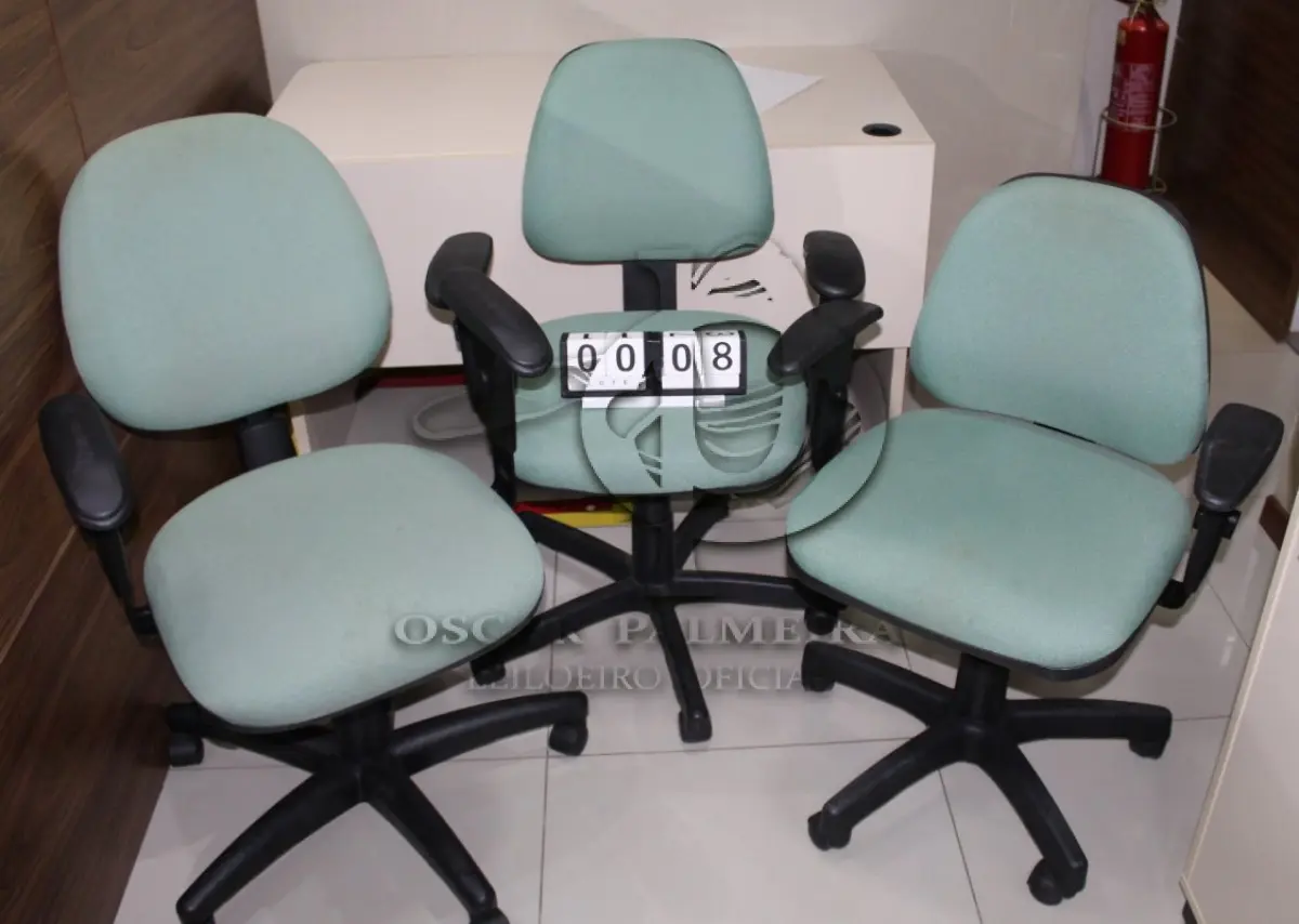 LOTE 008 - CONJ. CADEIRAS