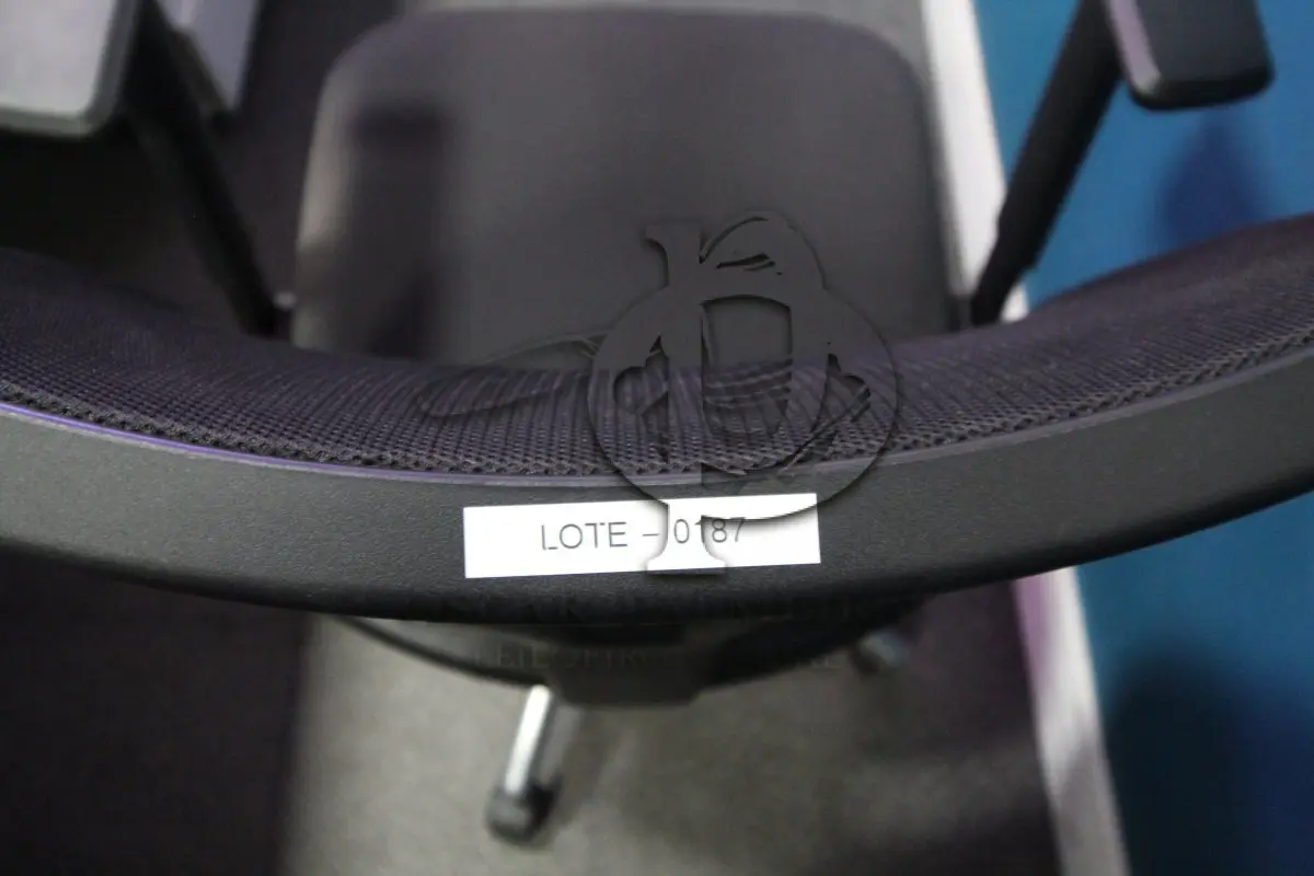 LOTE 0187 - MÓVEL DE ESCRITÓRIO