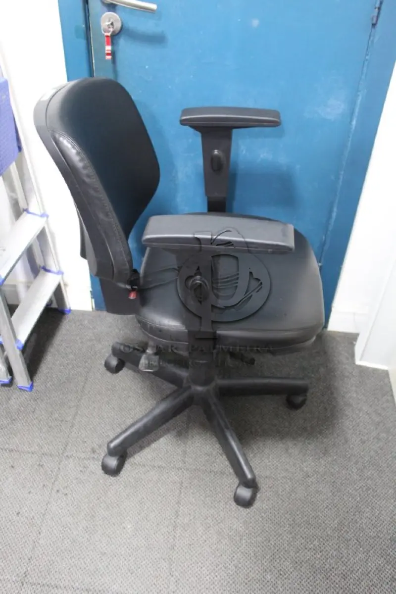 LOTE 0084 - MÓVEL DE ESCRITÓRIO