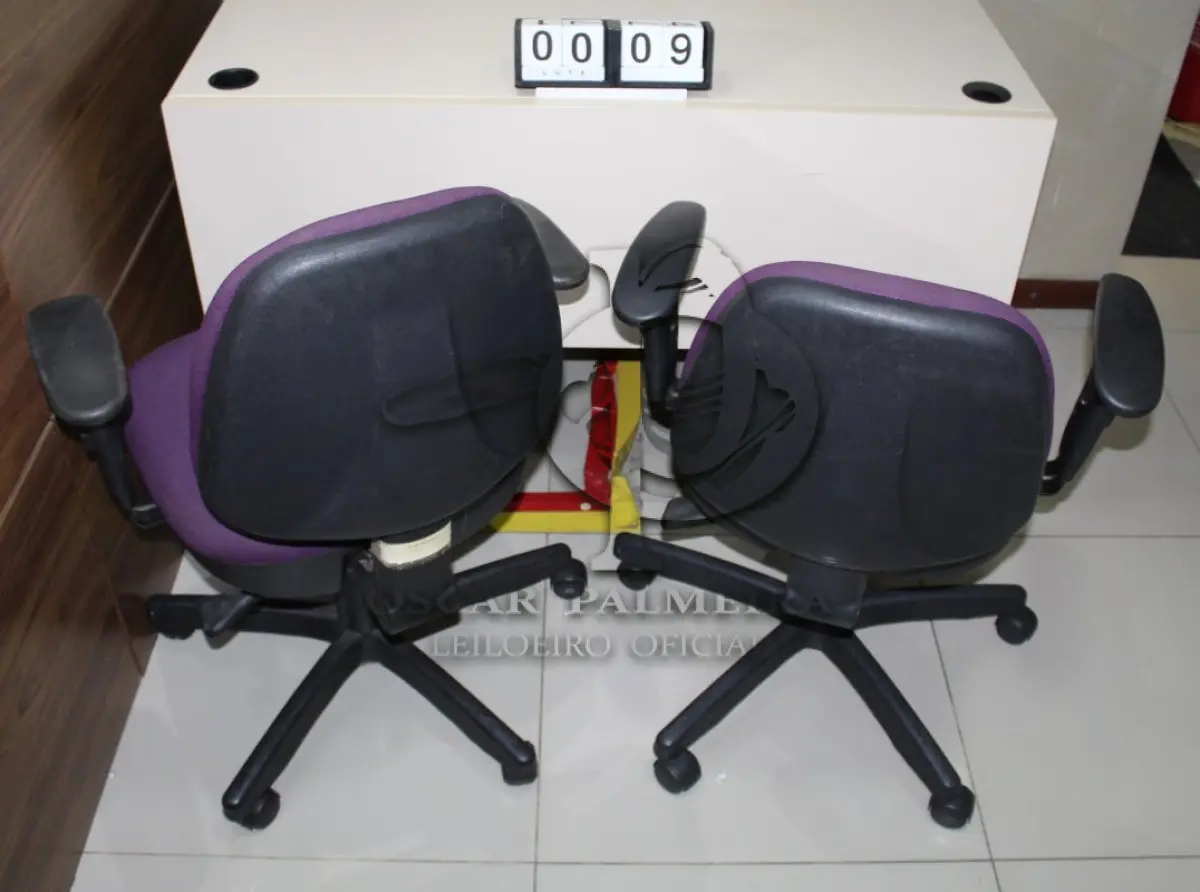 LOTE 009 - CONJ. CADEIRAS