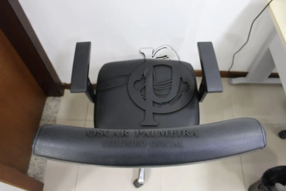 LOTE 0108 - MÓVEL DE ESCRITÓRIO