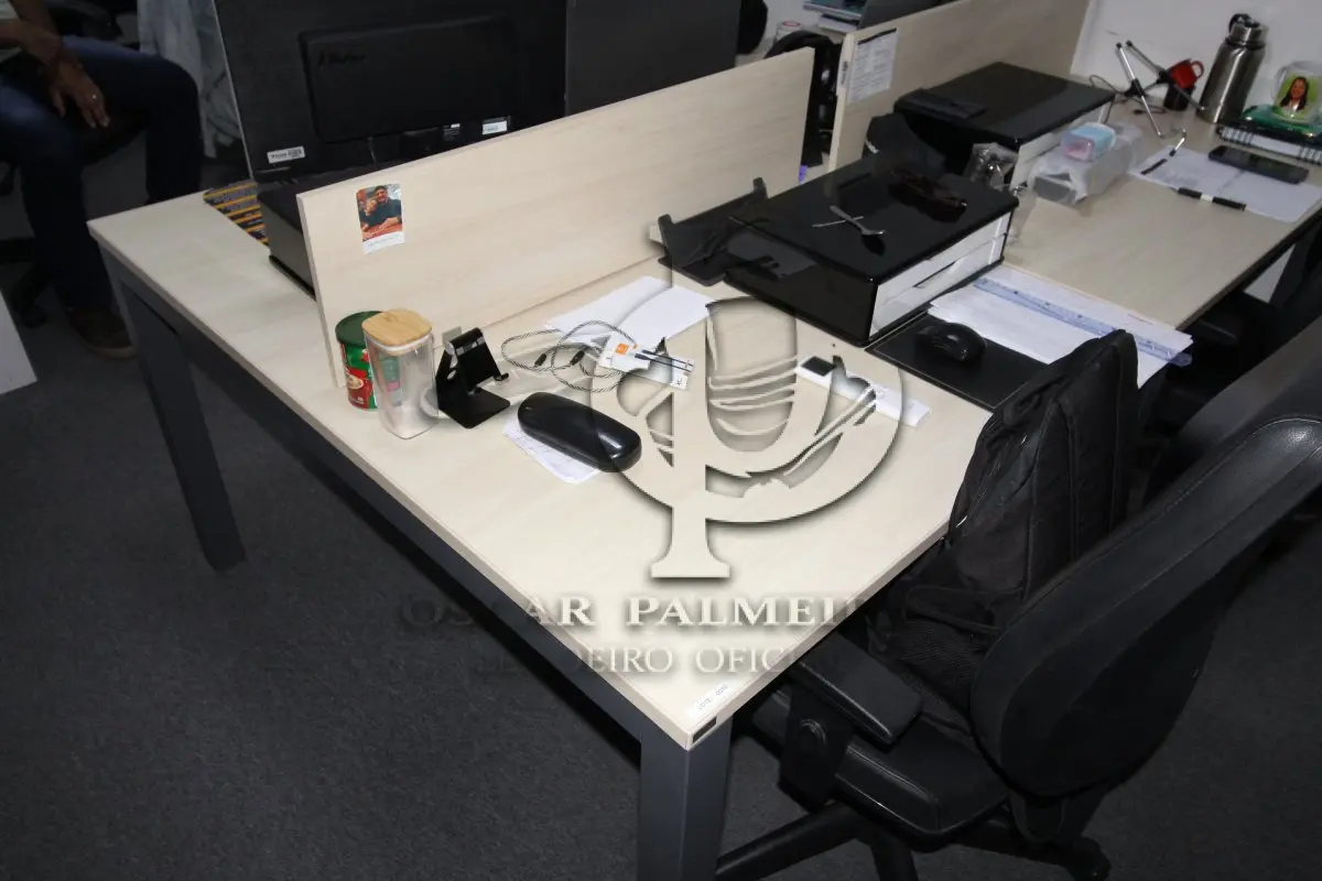 LOTE 0010 - MÓVEL DE ESCRITÓRIO