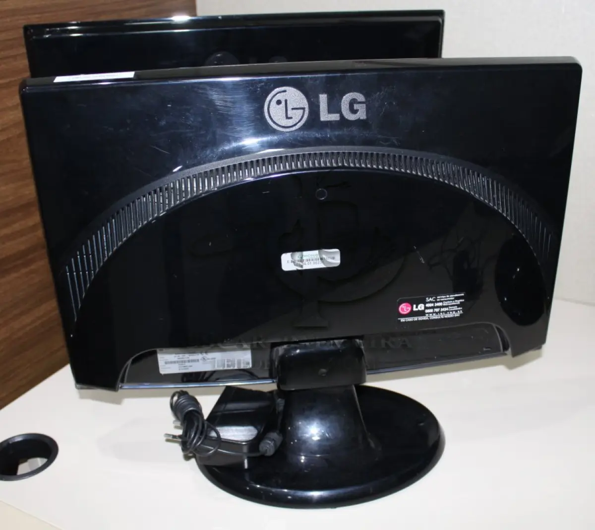 LOTE 012 - CONJUNTO MONITORES