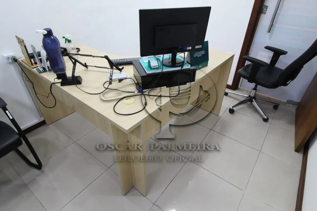 LOTE 0101 - MÓVEL DE ESCRITÓRIO