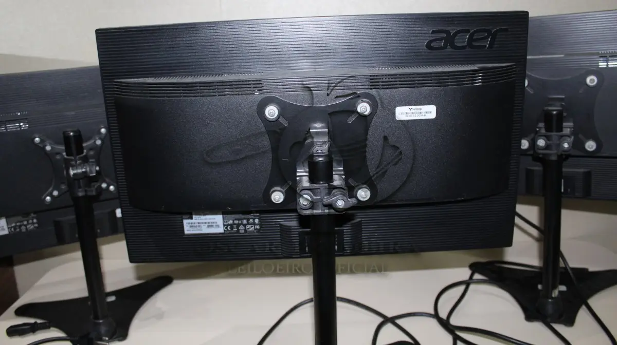 LOTE 002 - CONJUNTO MONITORES