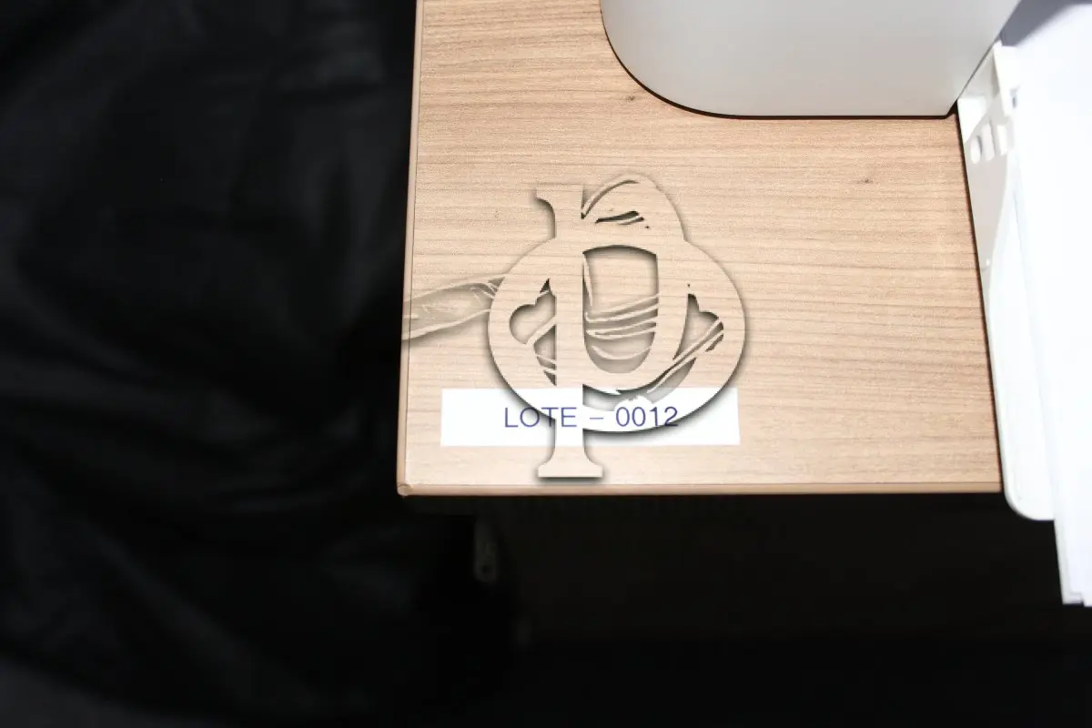 LOTE 0012 - MÓVEL DE ESCRITÓRIO