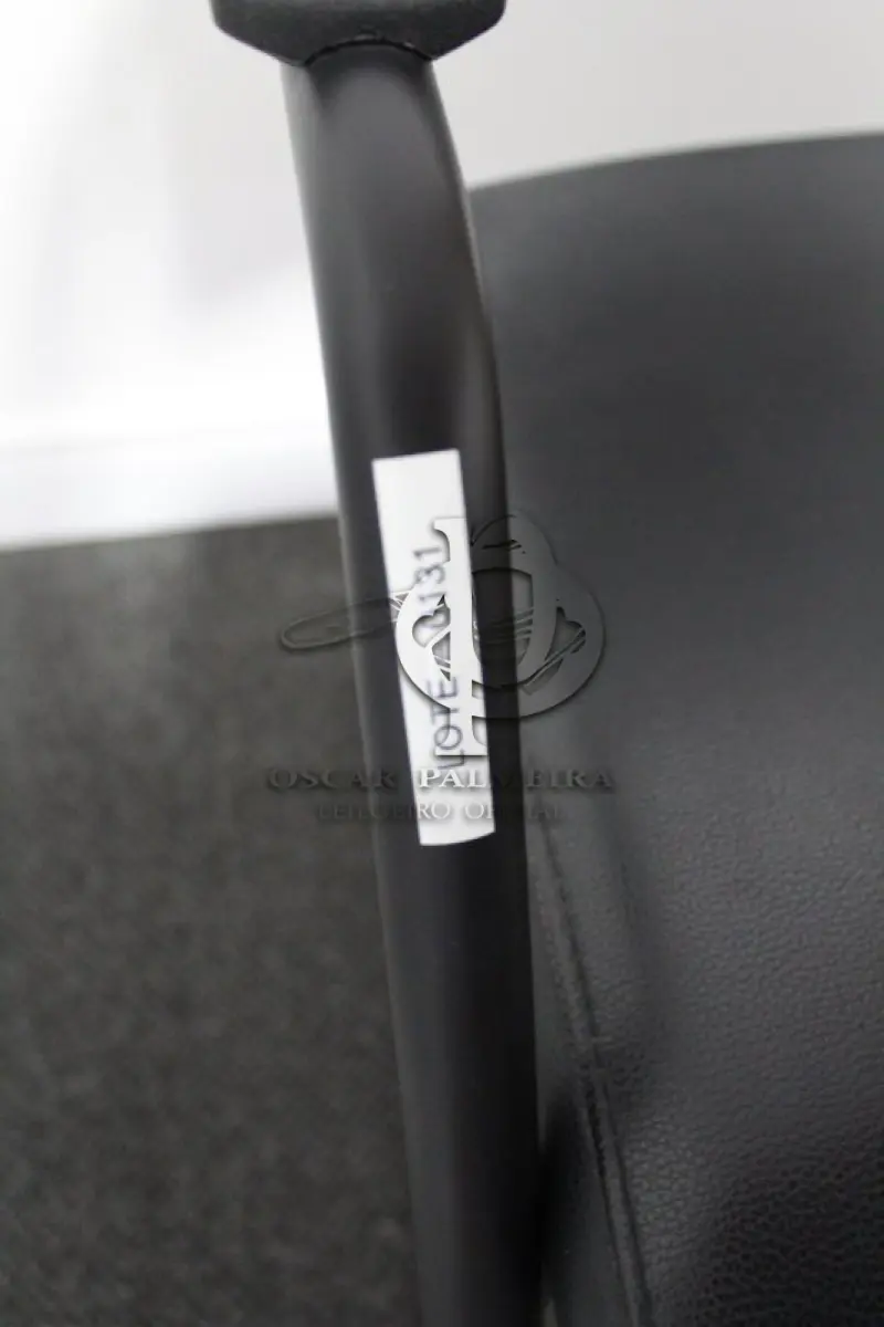 LOTE 0131 - MÓVEL DE ESCRITÓRIO