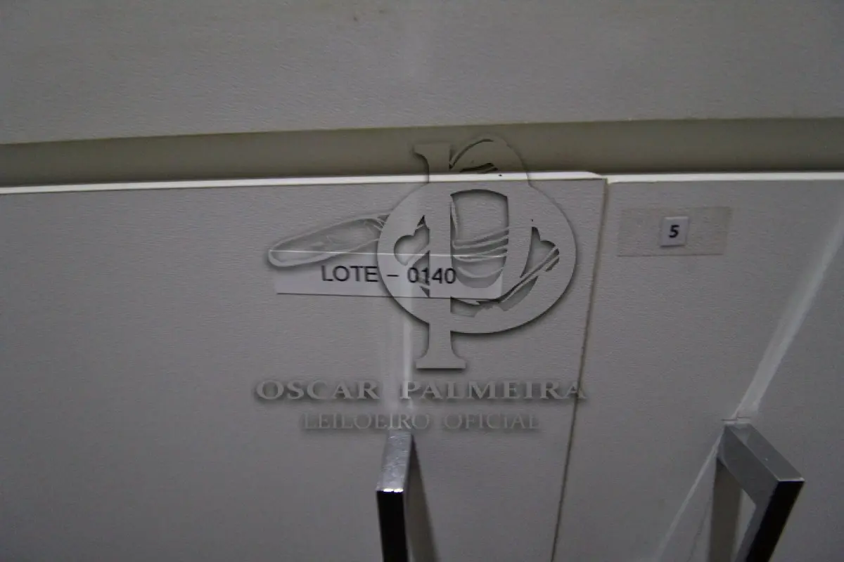 LOTE 0140 - MÓVEL DE ESCRITÓRIO