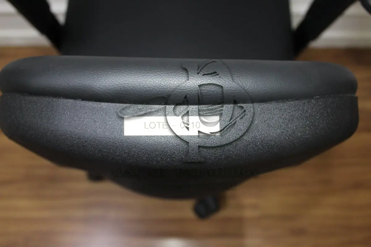 LOTE 0210 - MÓVEL DE ESCRITÓRIO