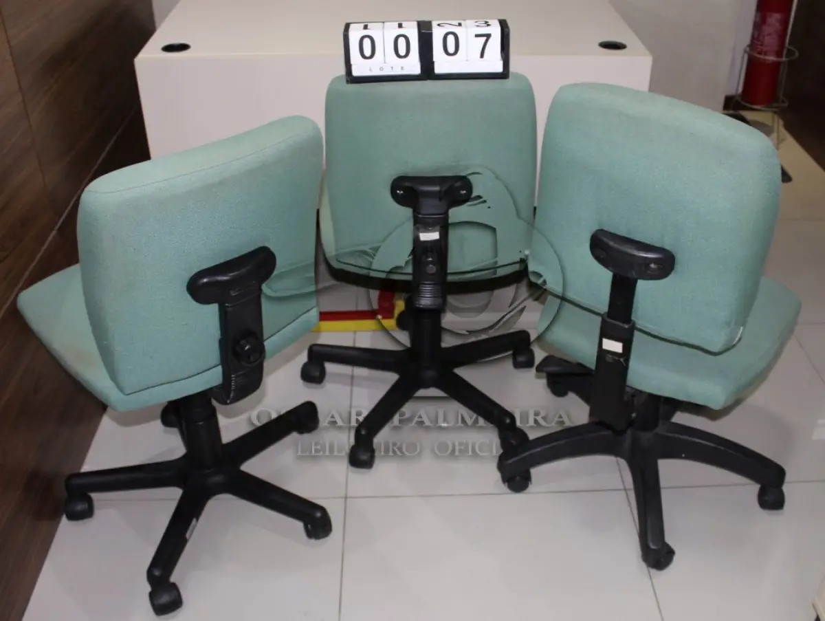 LOTE 007 - CONJ. CADEIRAS
