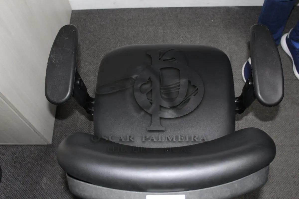 LOTE 0098 - MÓVEL DE ESCRITÓRIO