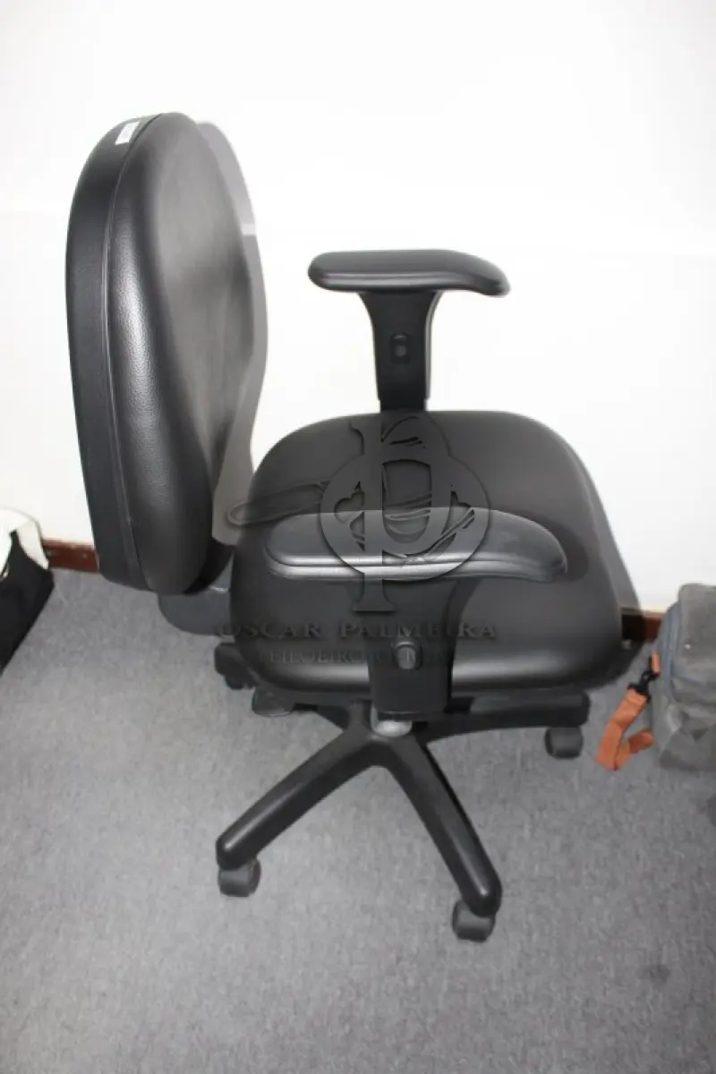 LOTE 0025 - MÓVEL DE ESCRITÓRIO