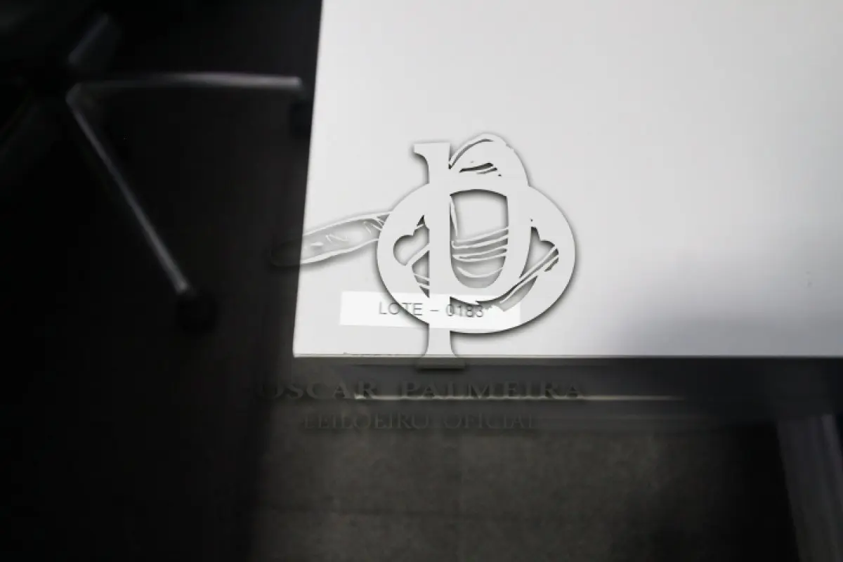 LOTE 0183 - MÓVEL DE ESCRITÓRIO