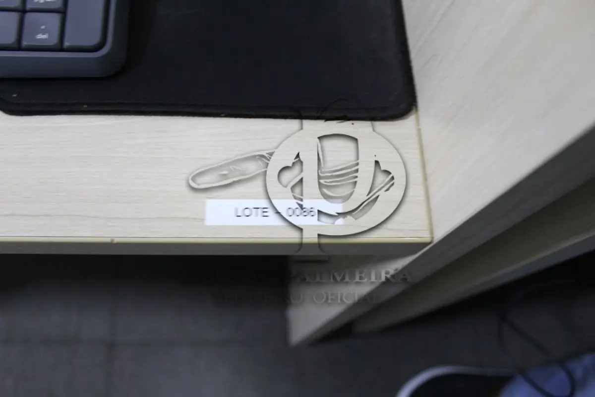 LOTE 0086 - MÓVEL DE ESCRITÓRIO